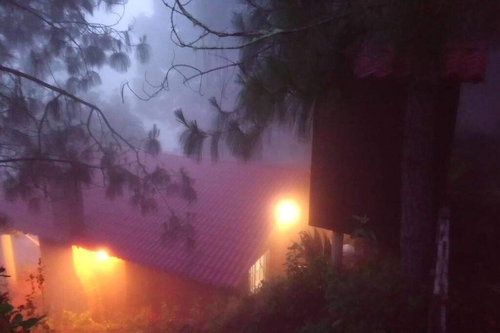 El Pacifico Cabana Con Banera Y Chimeneas En Puesta De Sol מראה חיצוני תמונה