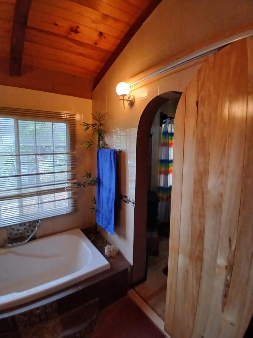 El Pacifico Cabana Con Banera Y Chimeneas En Puesta De Sol מראה חיצוני תמונה