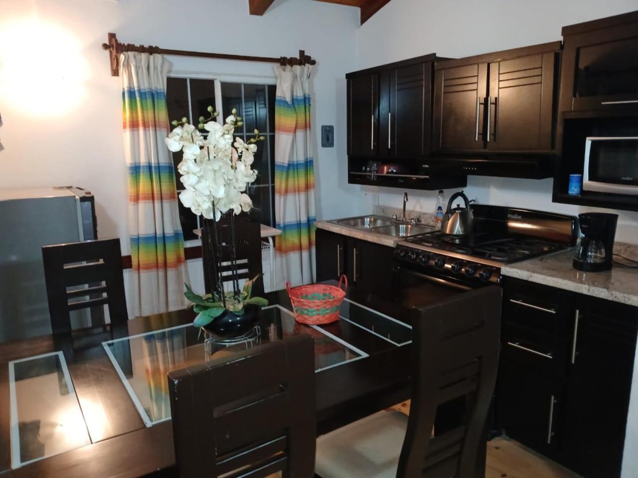 El Pacifico Cabana Con Banera Y Chimeneas En Puesta De Sol מראה חיצוני תמונה